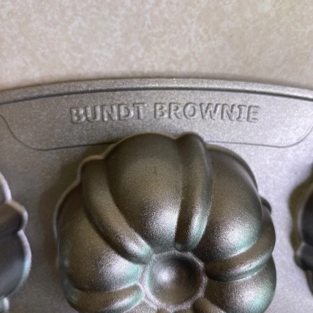 Nordic Ware Bundt Brownie Pan 12 Cavity Cast Aluminum Nonstick Gray USA Made